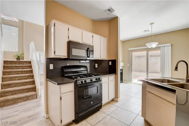 $1,700 | 1661 Cloister Avenue, Henderson, NV 89014