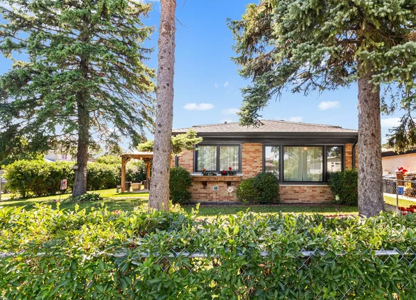$725,000 | 2196 Spruce Avenue, Des Plaines, IL 60018