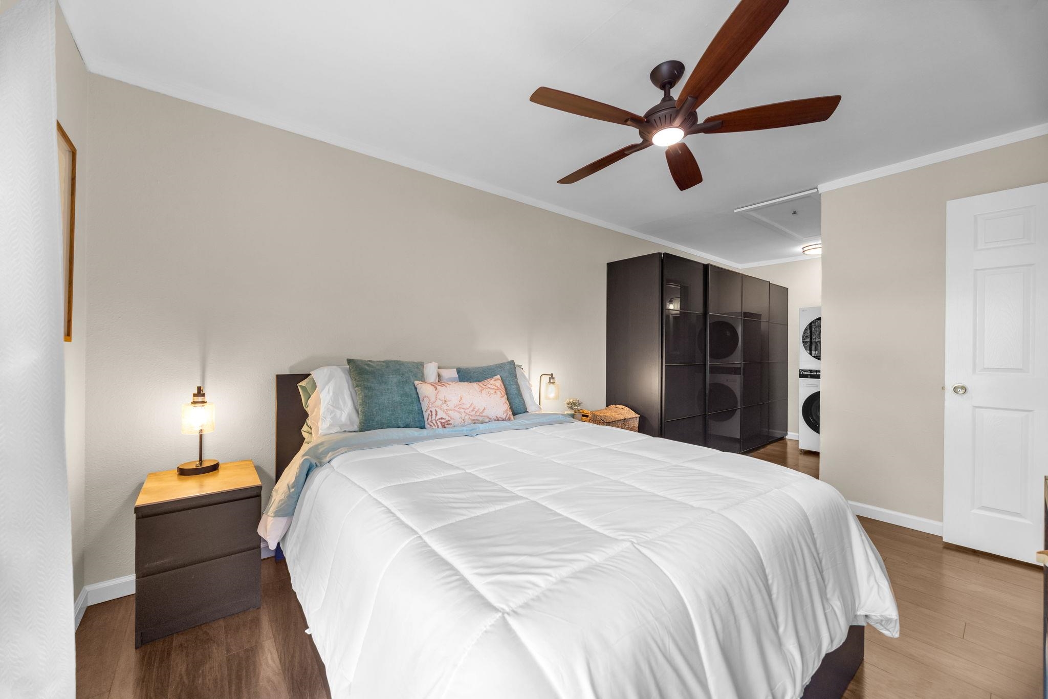 140 Uwapo Road, Unit 53201 Kihei, HI 96753 - Photo 16 of 28 a bedroom with a bed and a ceiling fan