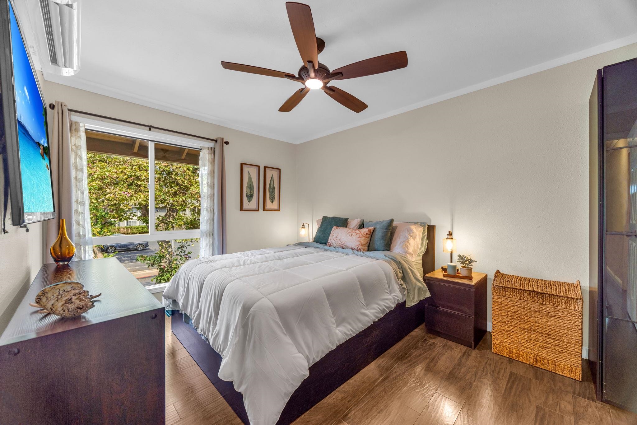 140 Uwapo Road, Unit 53201 Kihei, HI 96753 - Photo 17 of 28 a bedroom with a bed and window