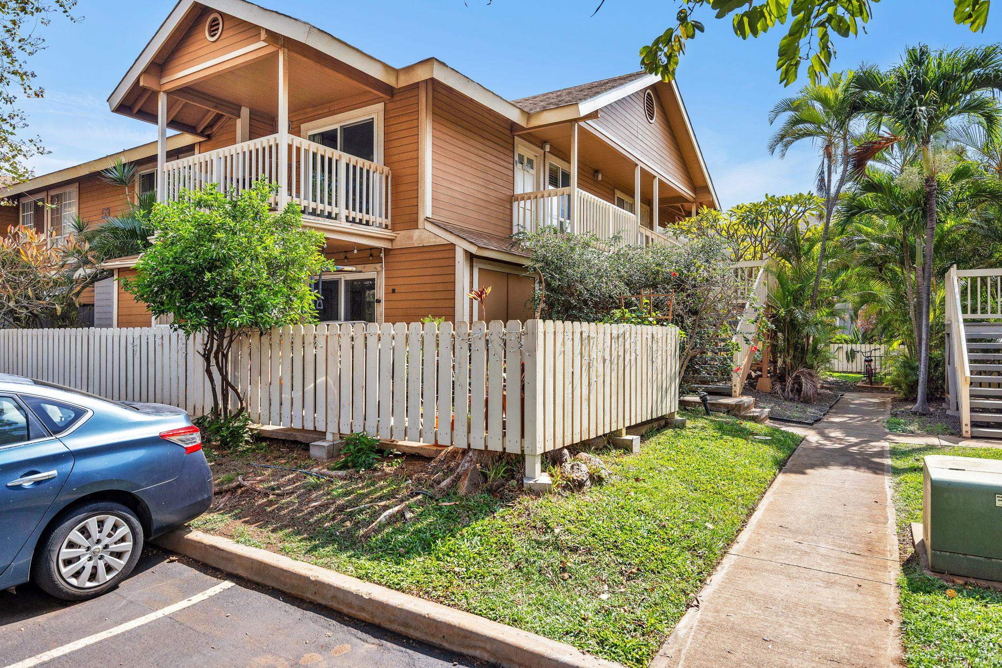 140 Uwapo Road, Unit 53201 Kihei, HI 96753 - Photo 25 of 28 a front view of a house with a yard table and chairs