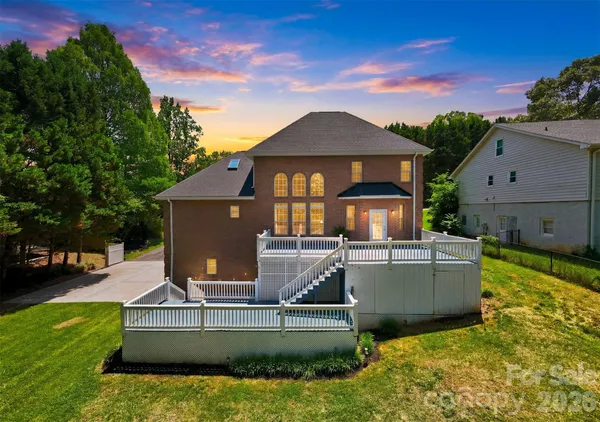 $689,000 | 1245 34th Avenue Northeast, Hickory, NC 28601