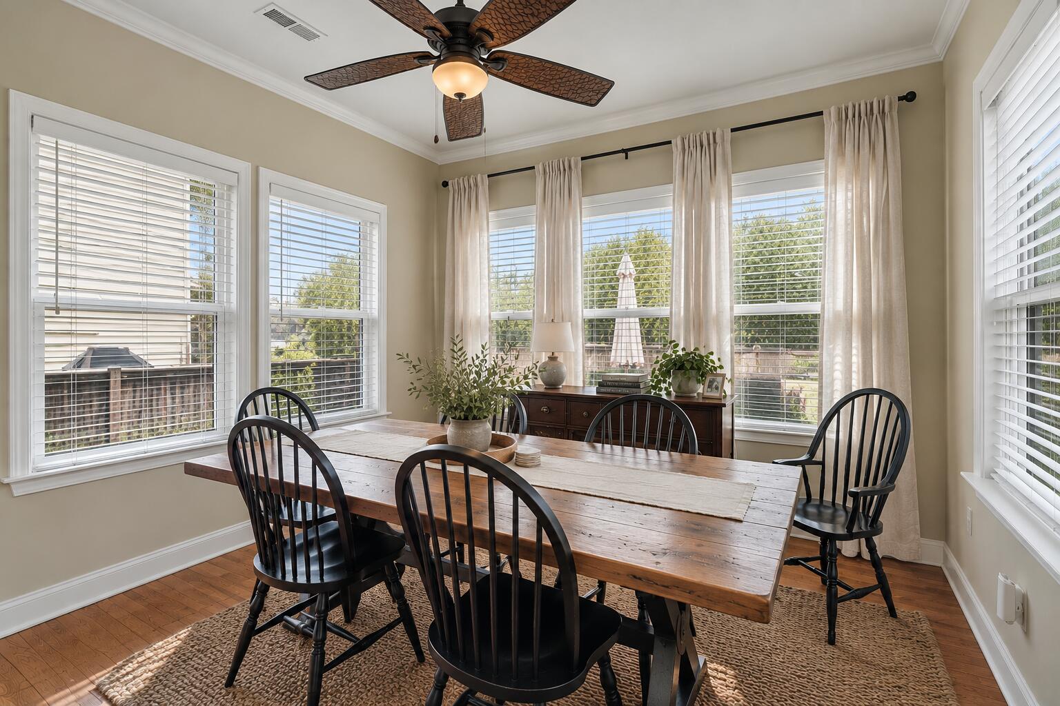 112 Brookhaven Road Summerville, SC 29486 - Photo 9 of 38 Dining/Sun room