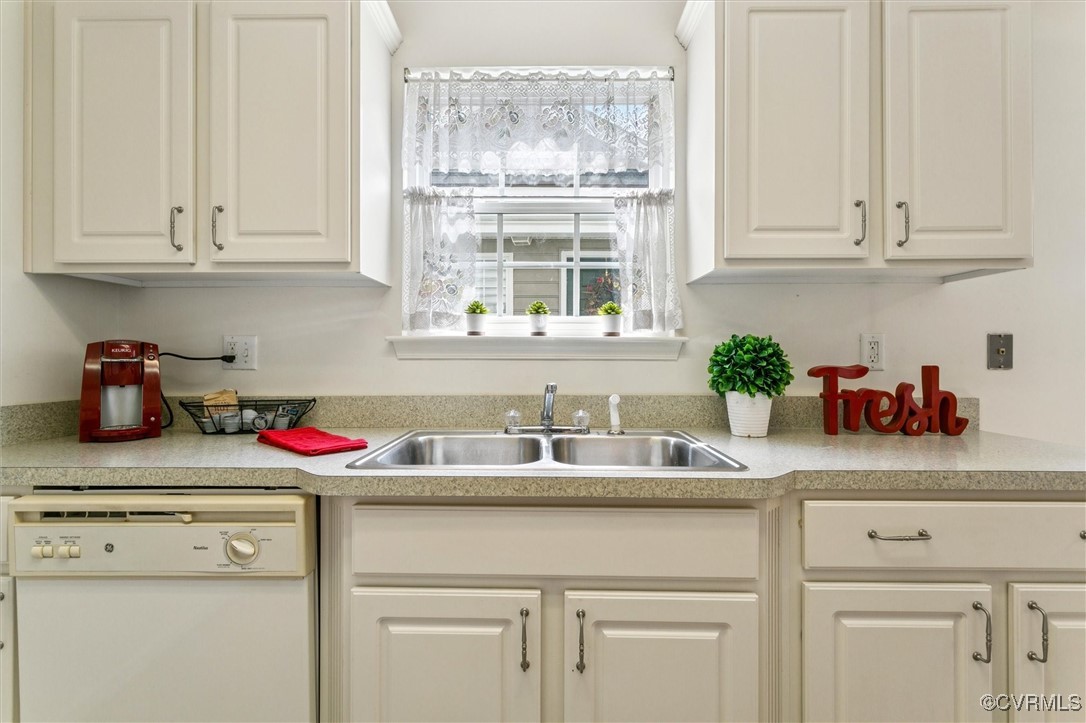 262 Claiborne Drive Williamsburg, VA 23185 - Photo 17 of 49 Kitchen featuring dishwasher, light countertops, a