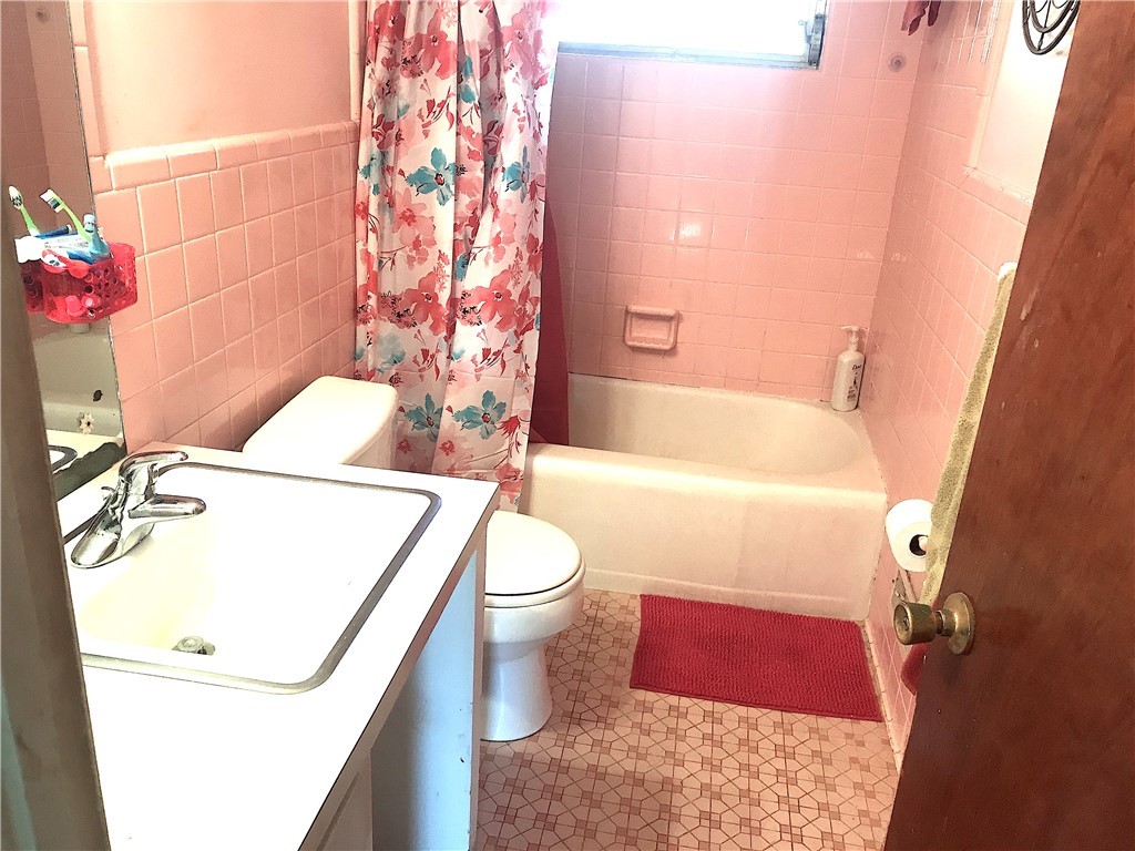 2317 Poplar Lane Anderson, SC 29621 - Photo 7 of 27 Bathroom in hallway