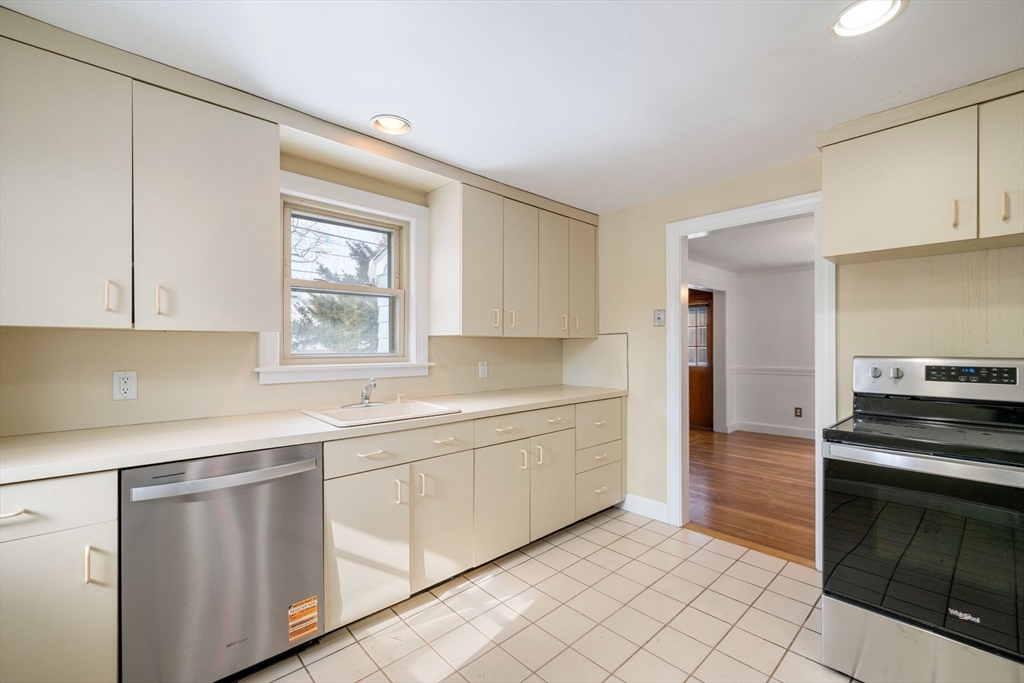 159 Payson Road Chestnut Hill, MA 02467 - Photo 23 of 39