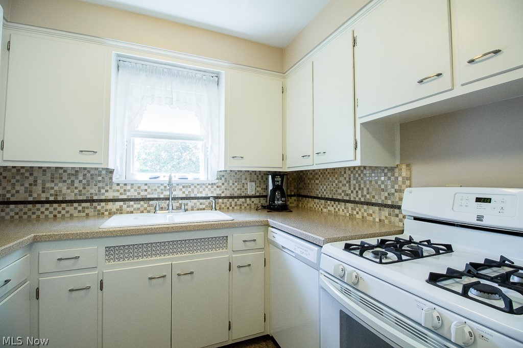 31654 Densmore Road Willowick, OH 44095 - Photo 7 of 25 Newer appliances stay with the home