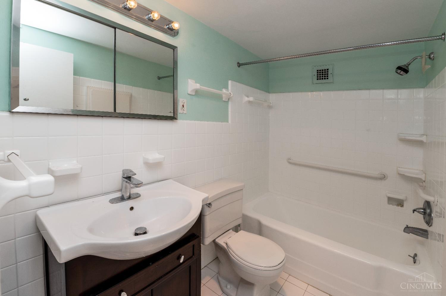 2324 Madison Road, Unit 1404 Cincinnati, OH 45208 - Photo 22 of 35