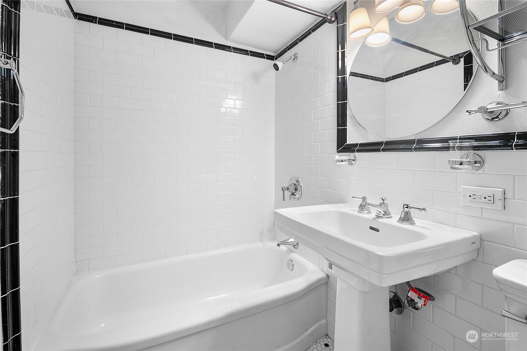 1105 Spring Street, Unit 911 Seattle, WA 98104 - Photo 13 of 28 Gallery Image 13