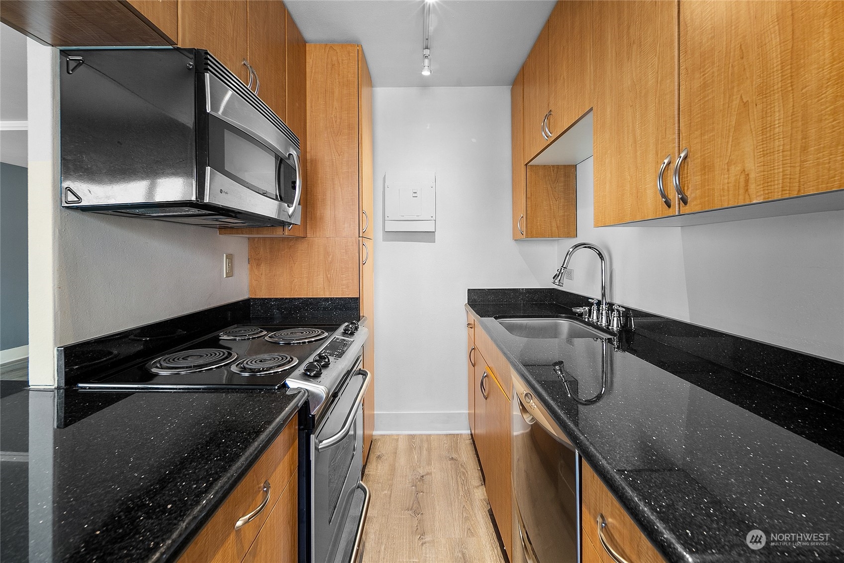 1105 Spring Street, Unit 911 Seattle, WA 98104 - Photo 8 of 28 Gallery Image 8