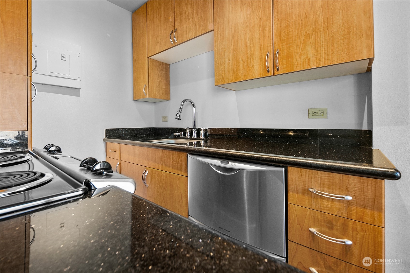 1105 Spring Street, Unit 911 Seattle, WA 98104 - Photo 9 of 28 Gallery Image 9