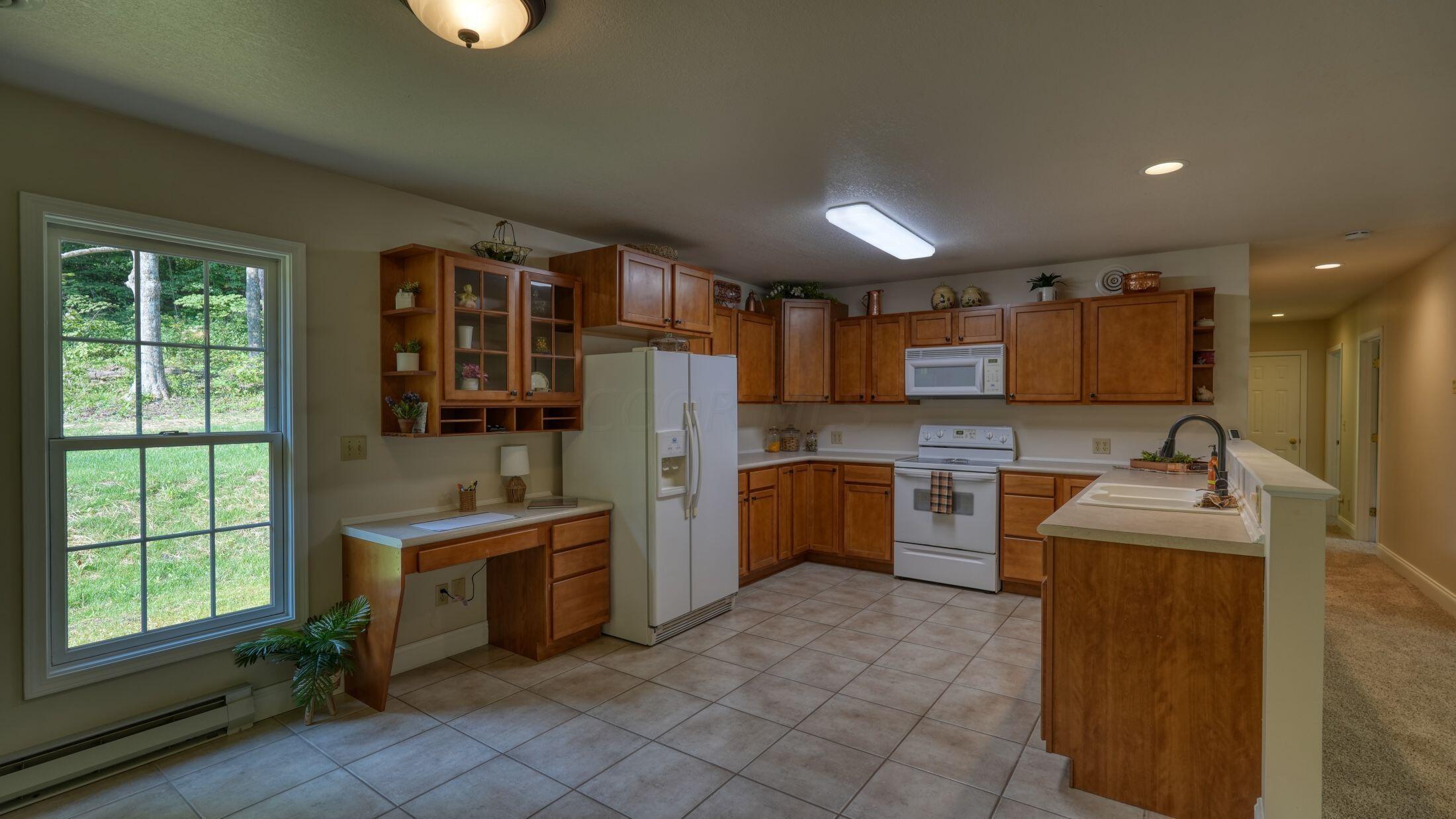 13182 Peacock Road Cambridge, OH 43725 - Photo 16 of 43 XxwW8zvH