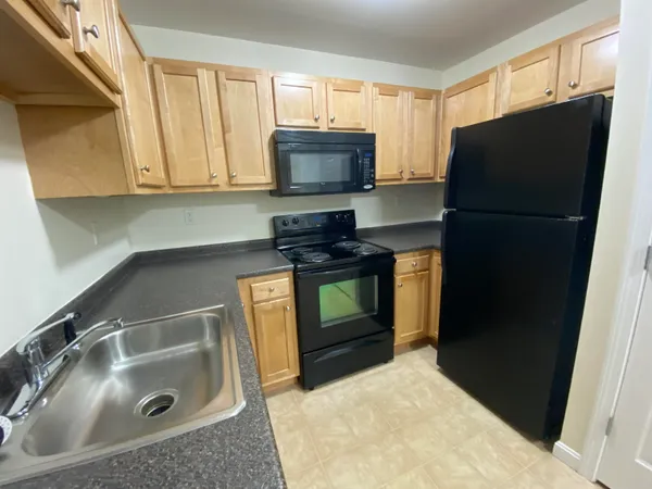 $1,807 | 50 Sentinel Court, Unit 205, Manchester, NH 03103