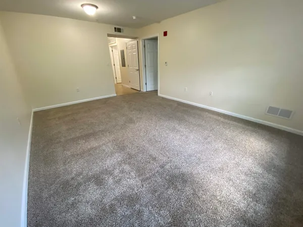 $1,807 | 50 Sentinel Court, Unit 205, Manchester, NH 03103