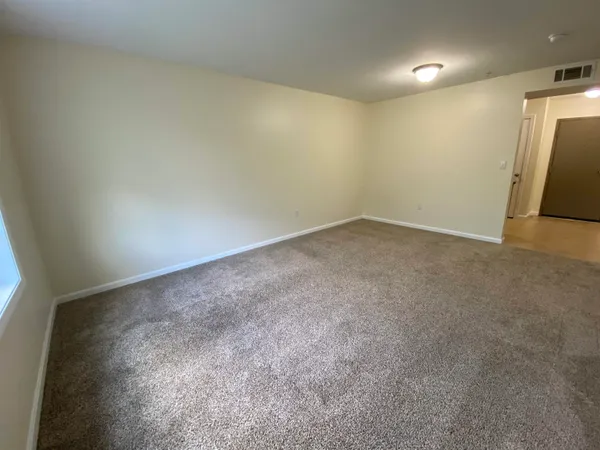 $1,807 | 50 Sentinel Court, Unit 205, Manchester, NH 03103