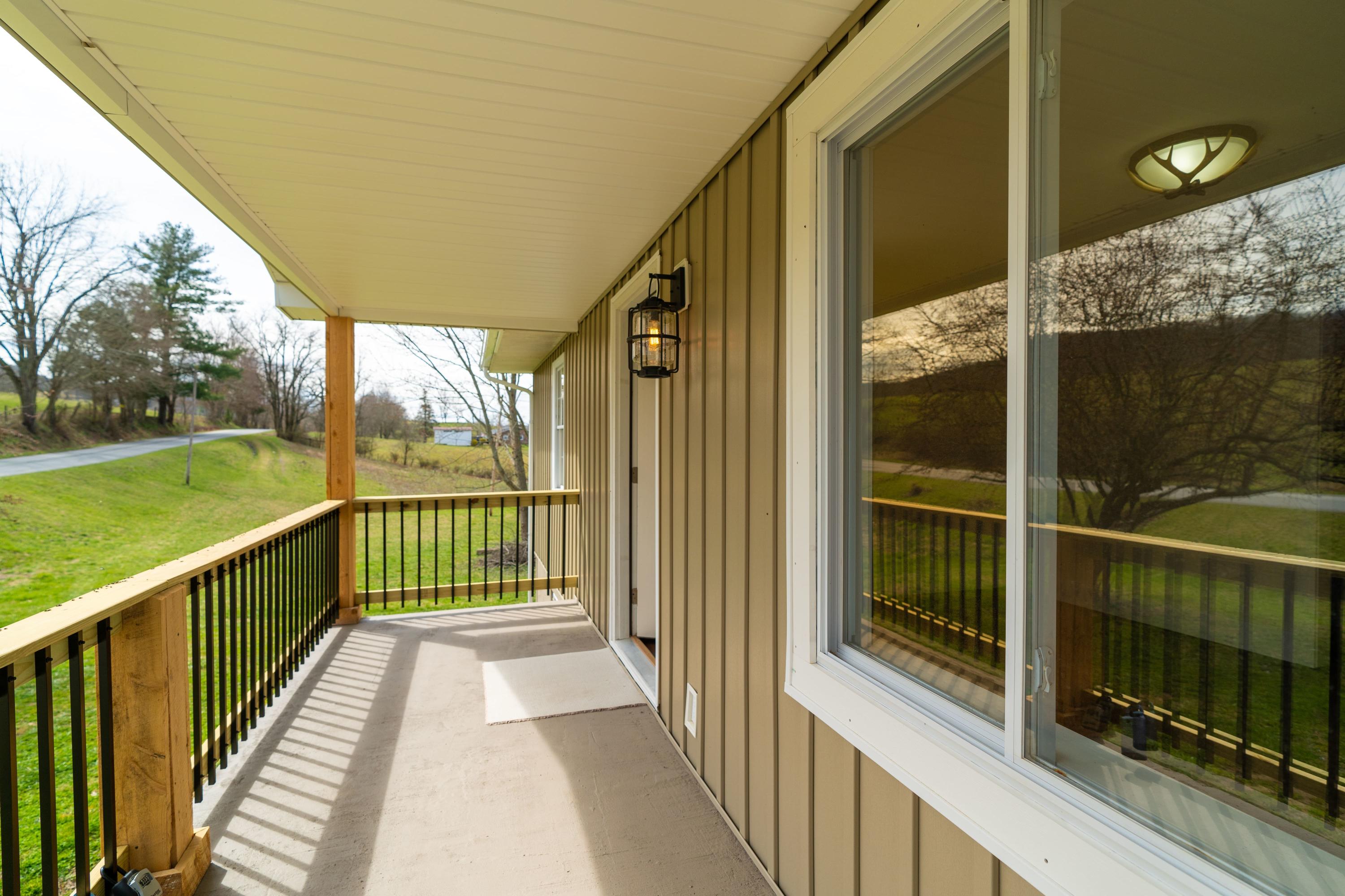 38407 Widener Valley Road Glade Spring, VA 24340 - Photo 4 of 33 DSC03843-min