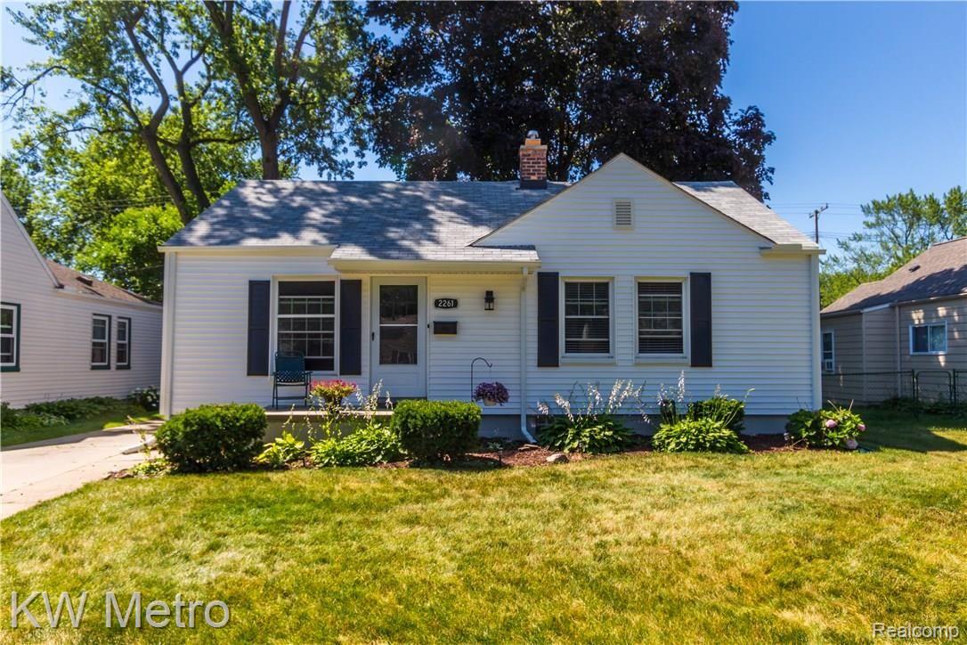 2261 Wiltshire Road Berkley, MI 48072 - Photo 1 of 20 2261 Wiltshire Rd-19.jpg