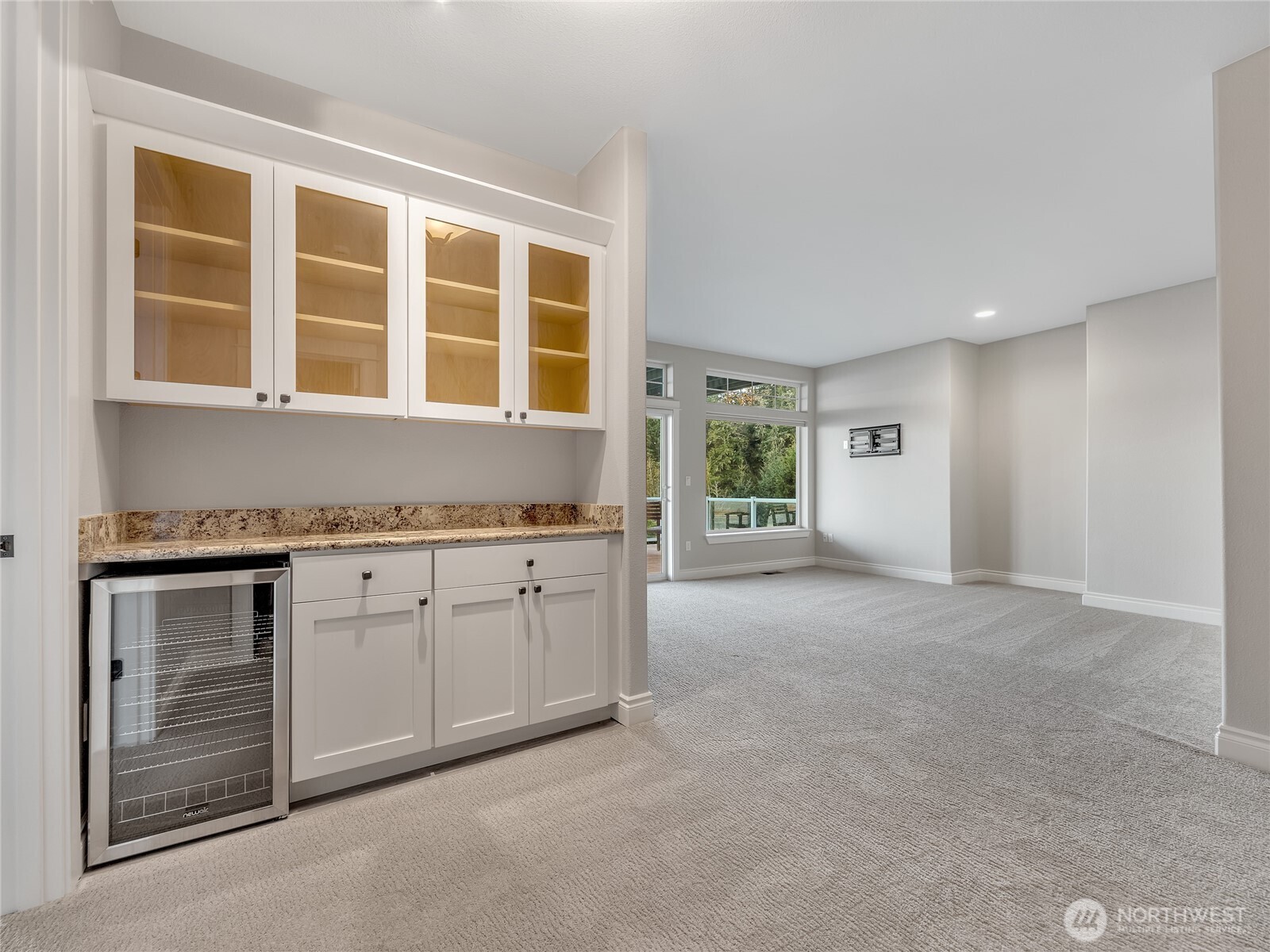 3224 Overlook Loop Ilwaco, WA 98624 - Photo 26 of 40 a view of an empty room with a kitchen