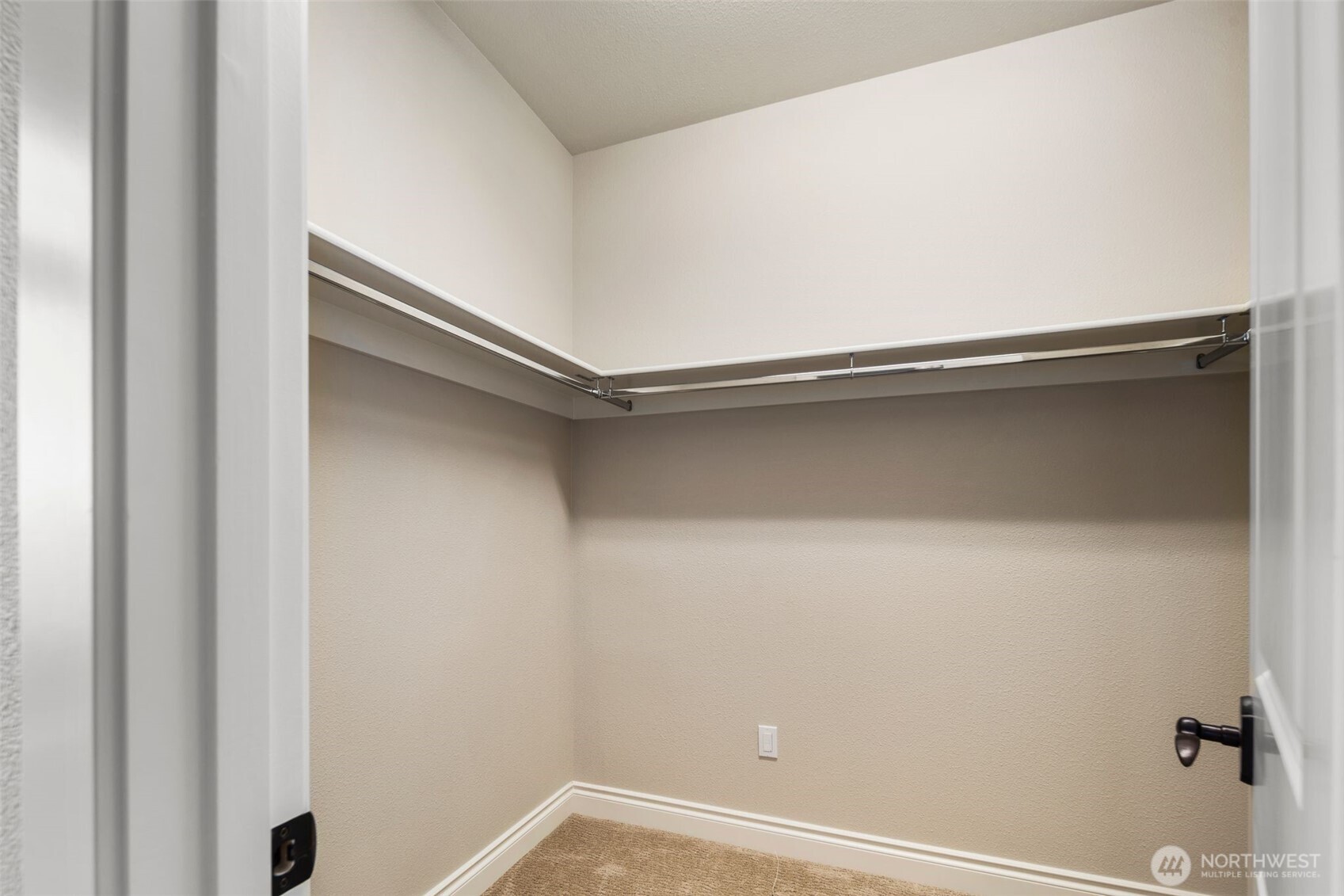 3224 Overlook Loop Ilwaco, WA 98624 - Photo 31 of 40 a close view of closet
