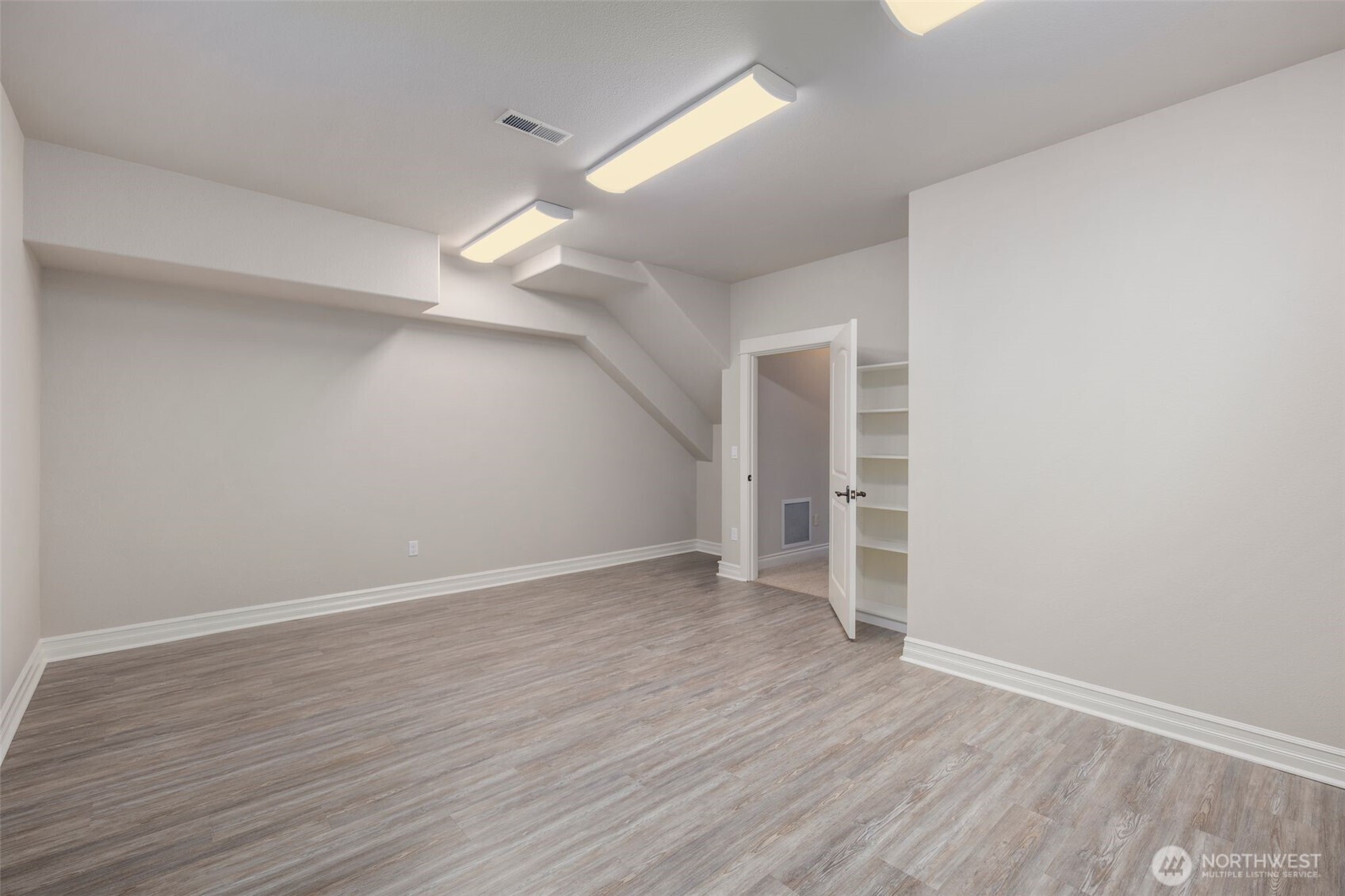 3224 Overlook Loop Ilwaco, WA 98624 - Photo 35 of 40 wooden floor in an empty room