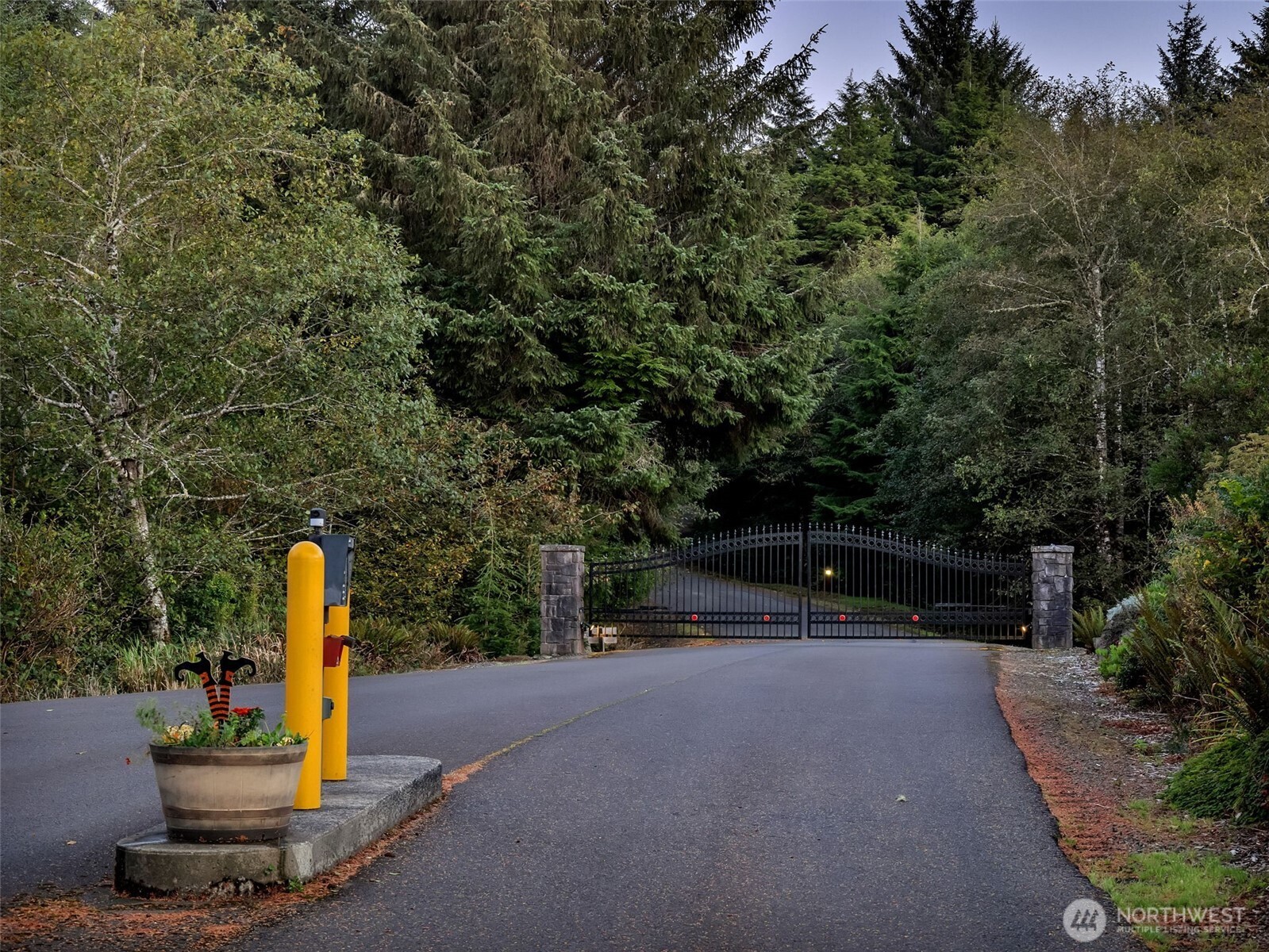 3224 Overlook Loop Ilwaco, WA 98624 - Photo 36 of 40 a view of outdoor space and yard