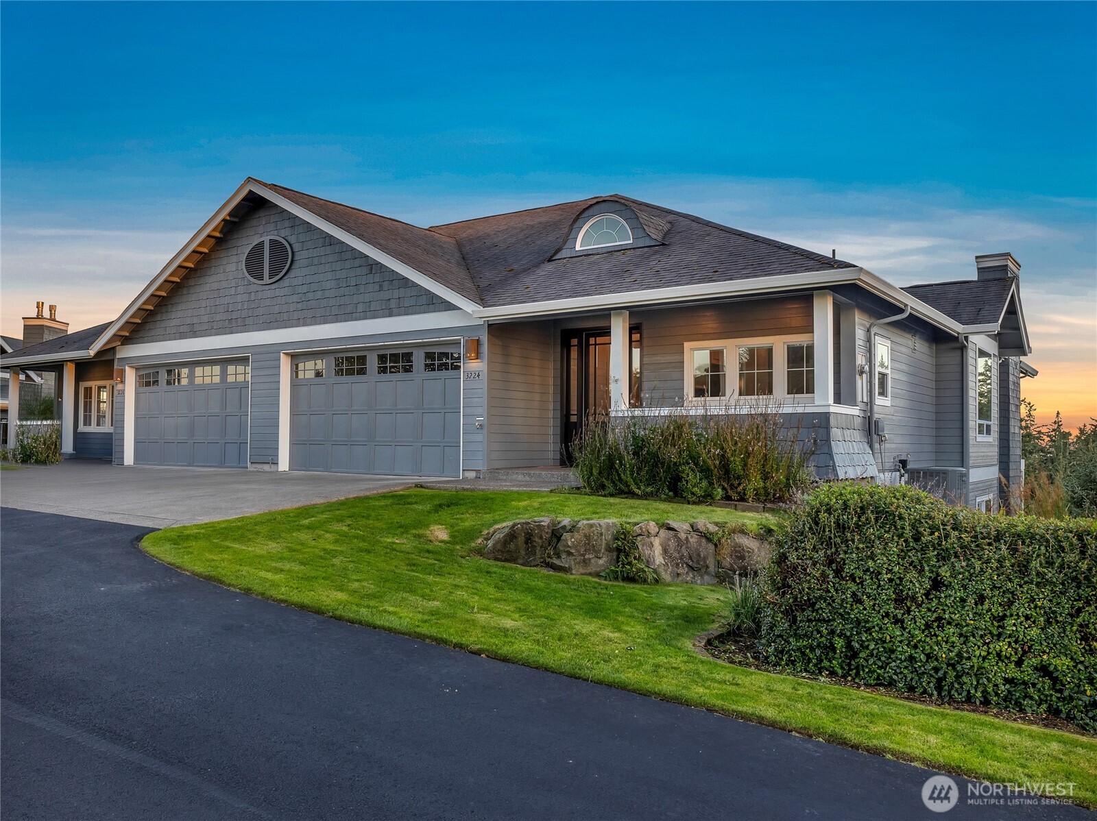 3224 Overlook Loop Ilwaco, WA 98624 - Photo 4 of 40 a front view of a house with a yard