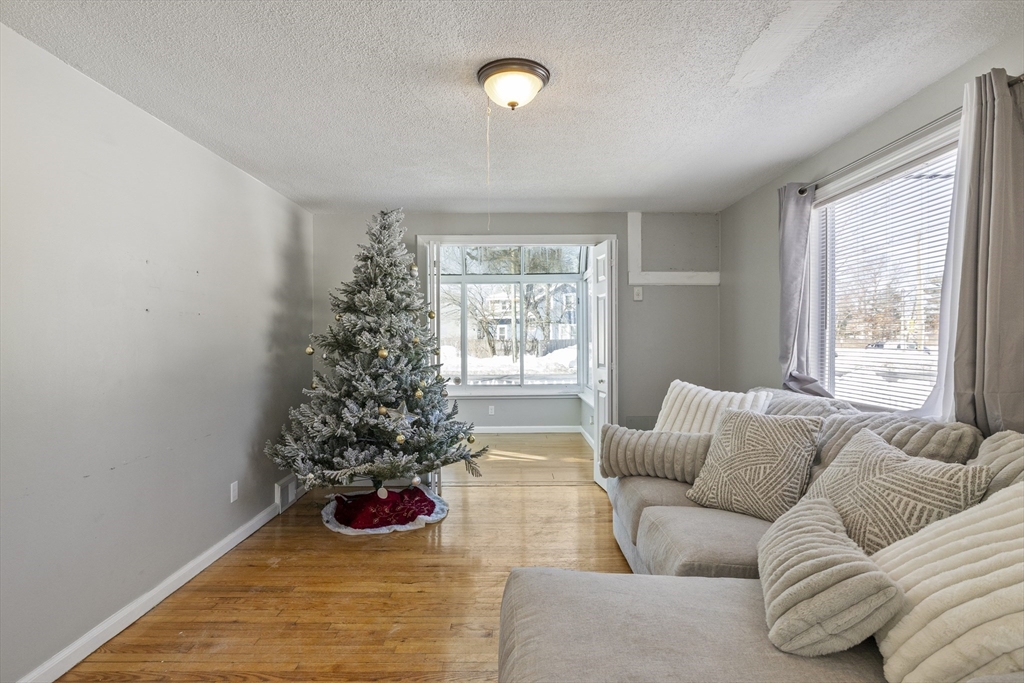 4 Seneca Street Springfield, MA 01151 - Photo 11 of 27