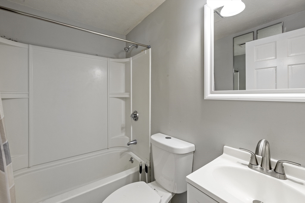 4 Seneca Street Springfield, MA 01151 - Photo 18 of 27