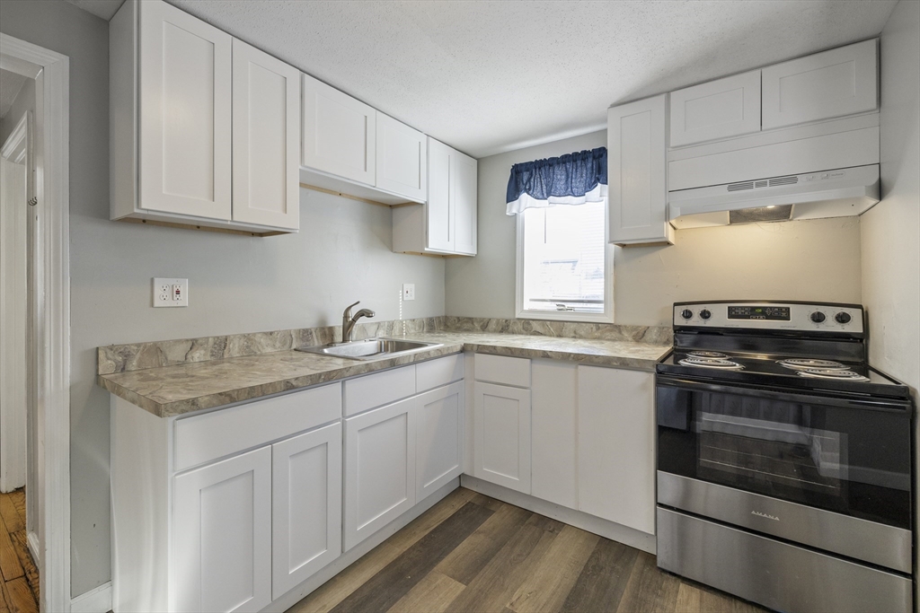 4 Seneca Street Springfield, MA 01151 - Photo 2 of 27