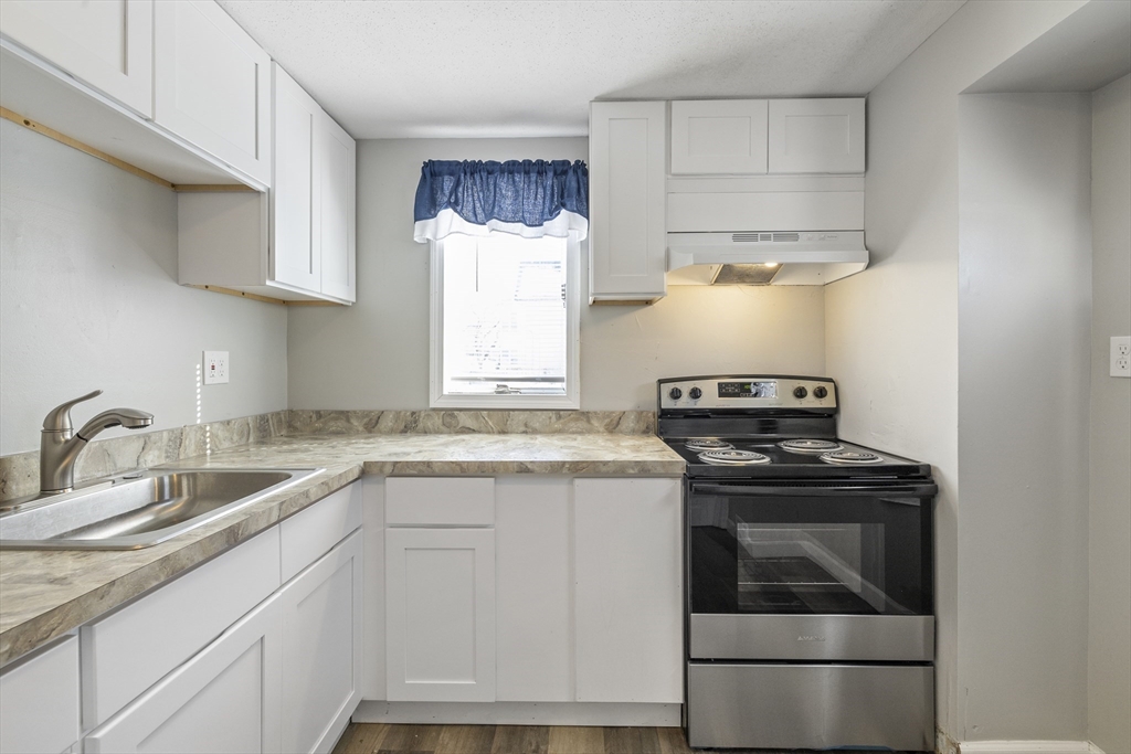 4 Seneca Street Springfield, MA 01151 - Photo 3 of 27