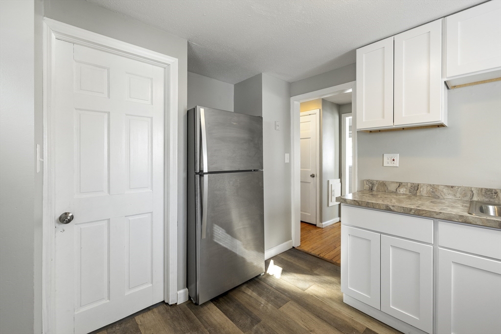 4 Seneca Street Springfield, MA 01151 - Photo 6 of 27