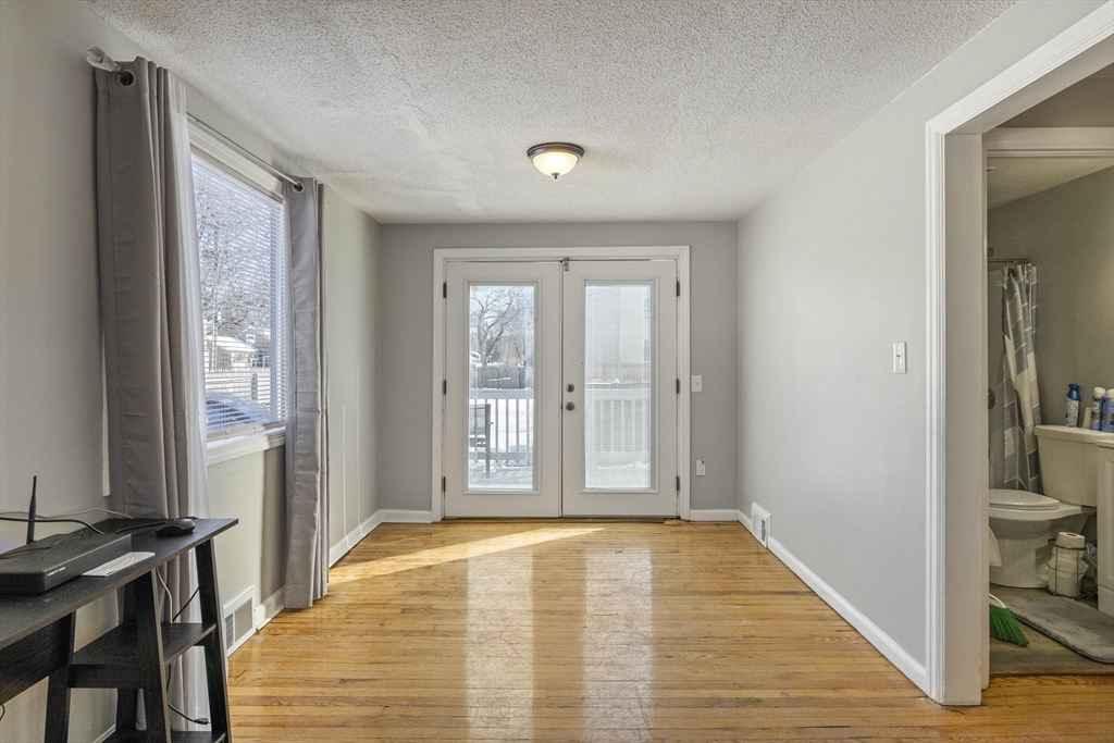 4 Seneca Street Springfield, MA 01151 - Photo 8 of 27