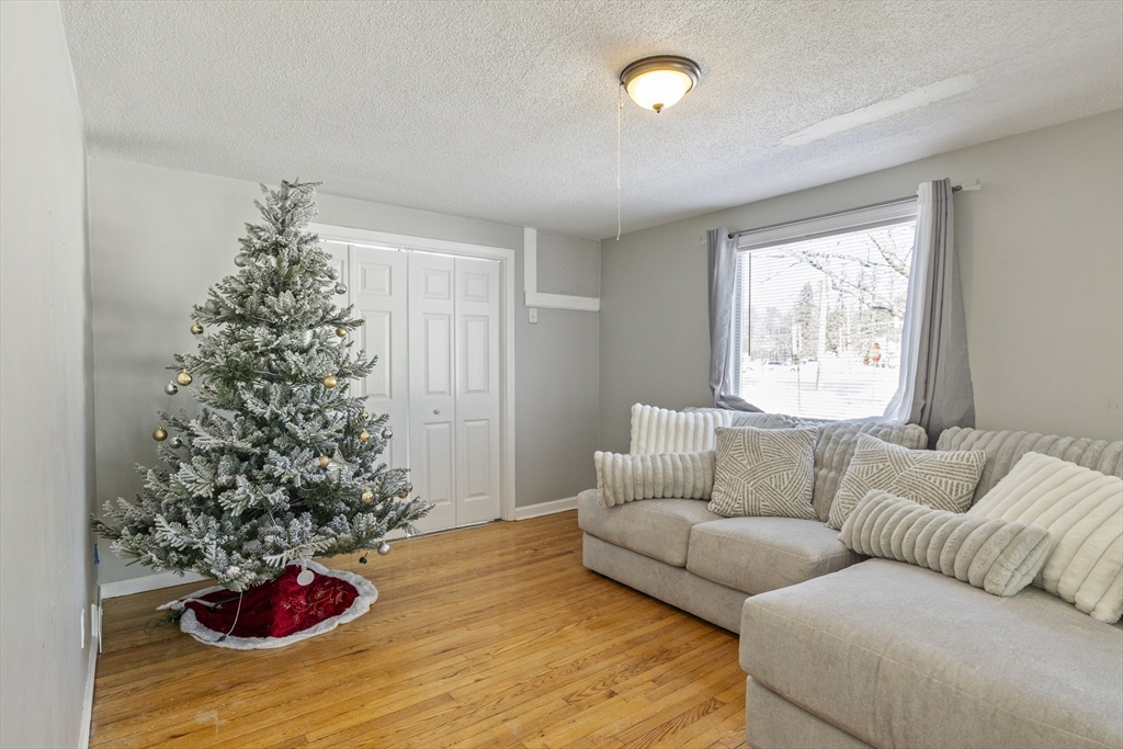 4 Seneca Street Springfield, MA 01151 - Photo 10 of 27