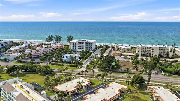 $599,000 | 4720 Gulf Of Mexico Drive, Unit VILLA 2, Longboat Key, FL 34228