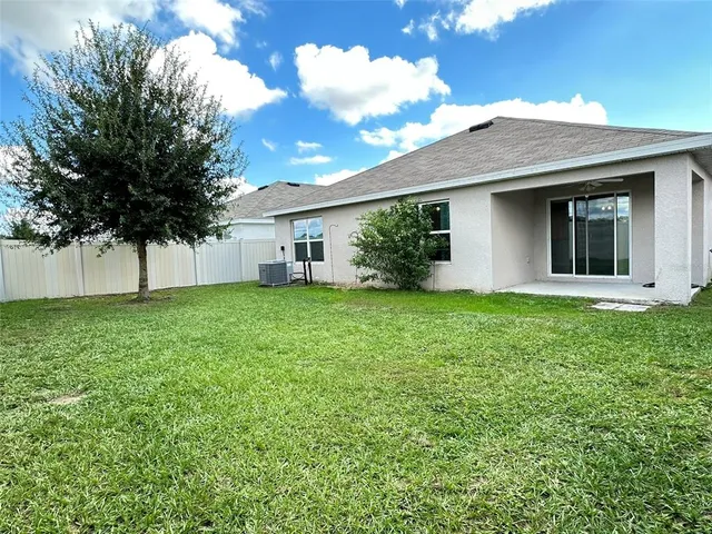 a view of a house with yard and garden
