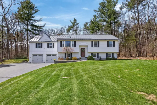 $698,000 | 5 Maureen Lane, Hudson, NH 03051