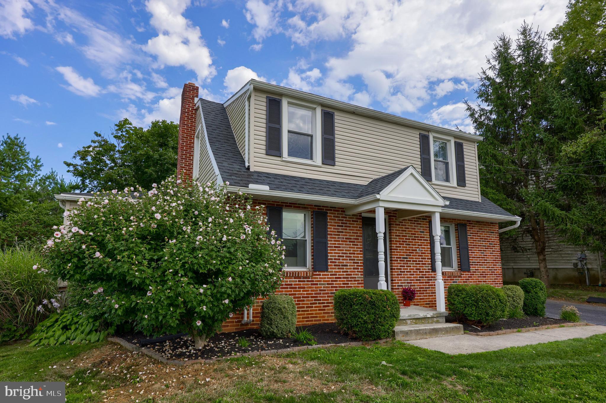 2721 Kreider Road Lititz, PA 17543 - Photo 1 of 23