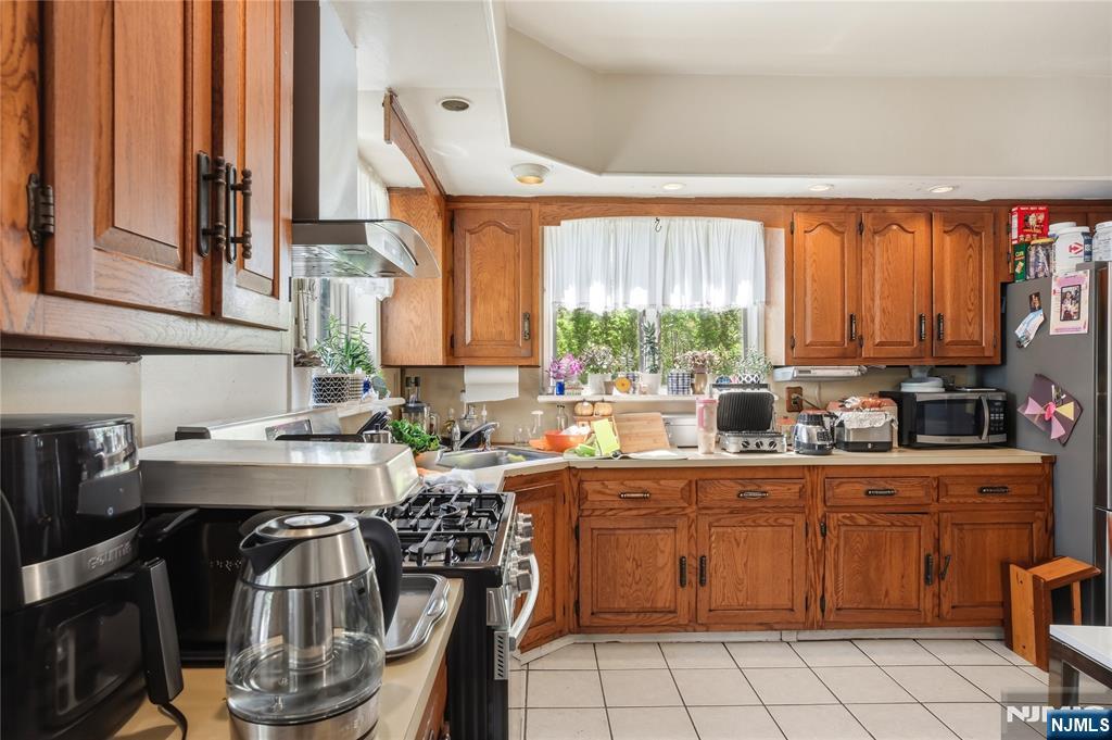 33-35 Pulaski Place Hackensack, NJ 07601 - Photo 10 of 32