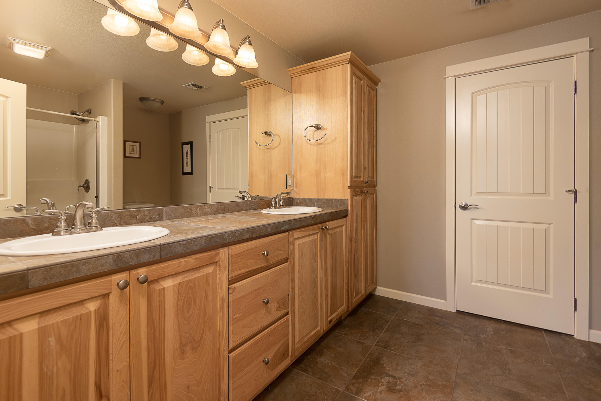 13409 Southwest Chipmunk Road Terrebonne, OR 97760 - Photo 16 of 27 16 Master Bath