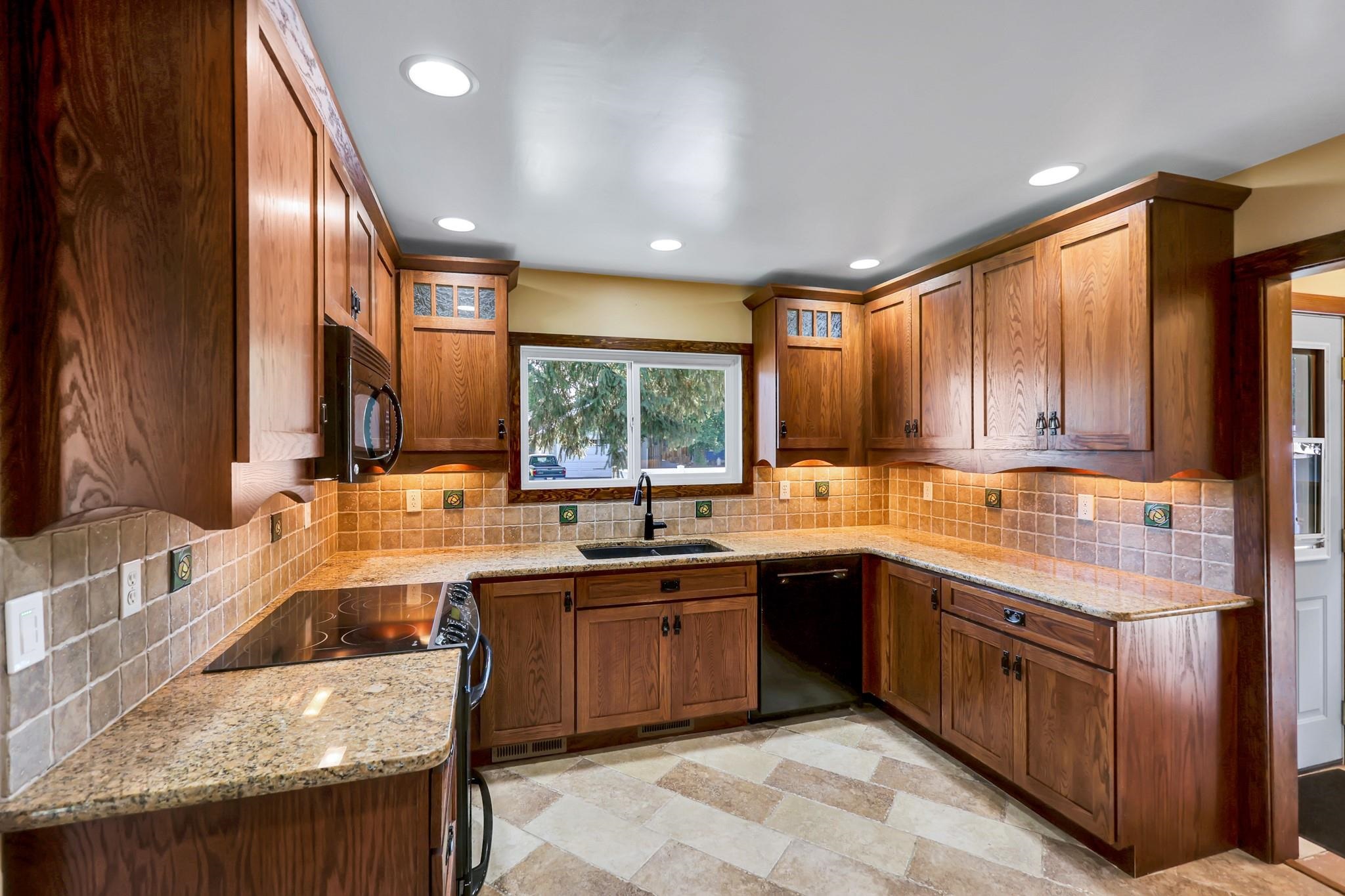 801 4th Street Newport, WA 99156 - Photo 2 of 37