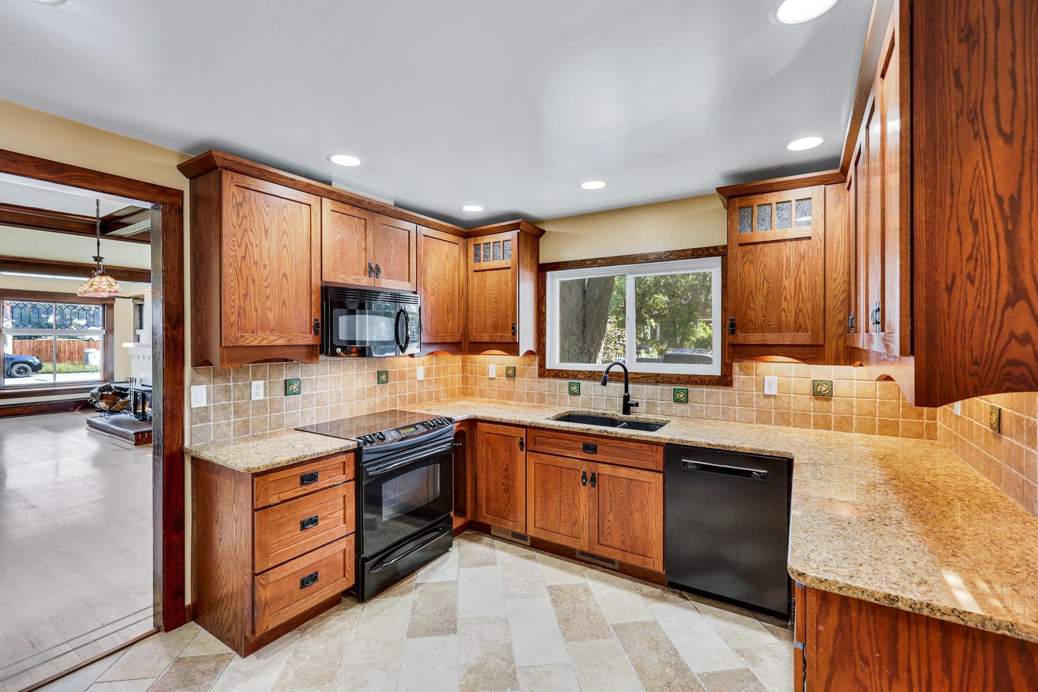 801 4th Street Newport, WA 99156 - Photo 3 of 37