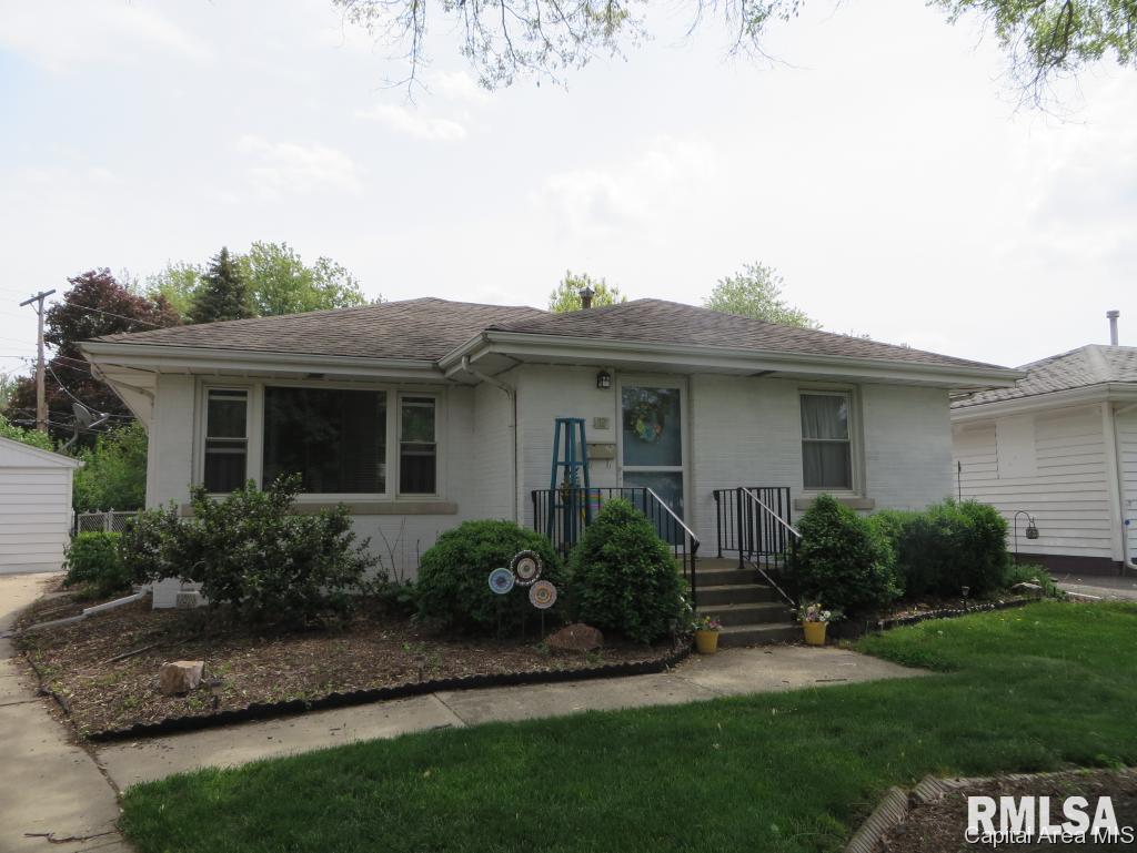 12 Midland Court Springfield, IL 62702 - Photo 1 of 18