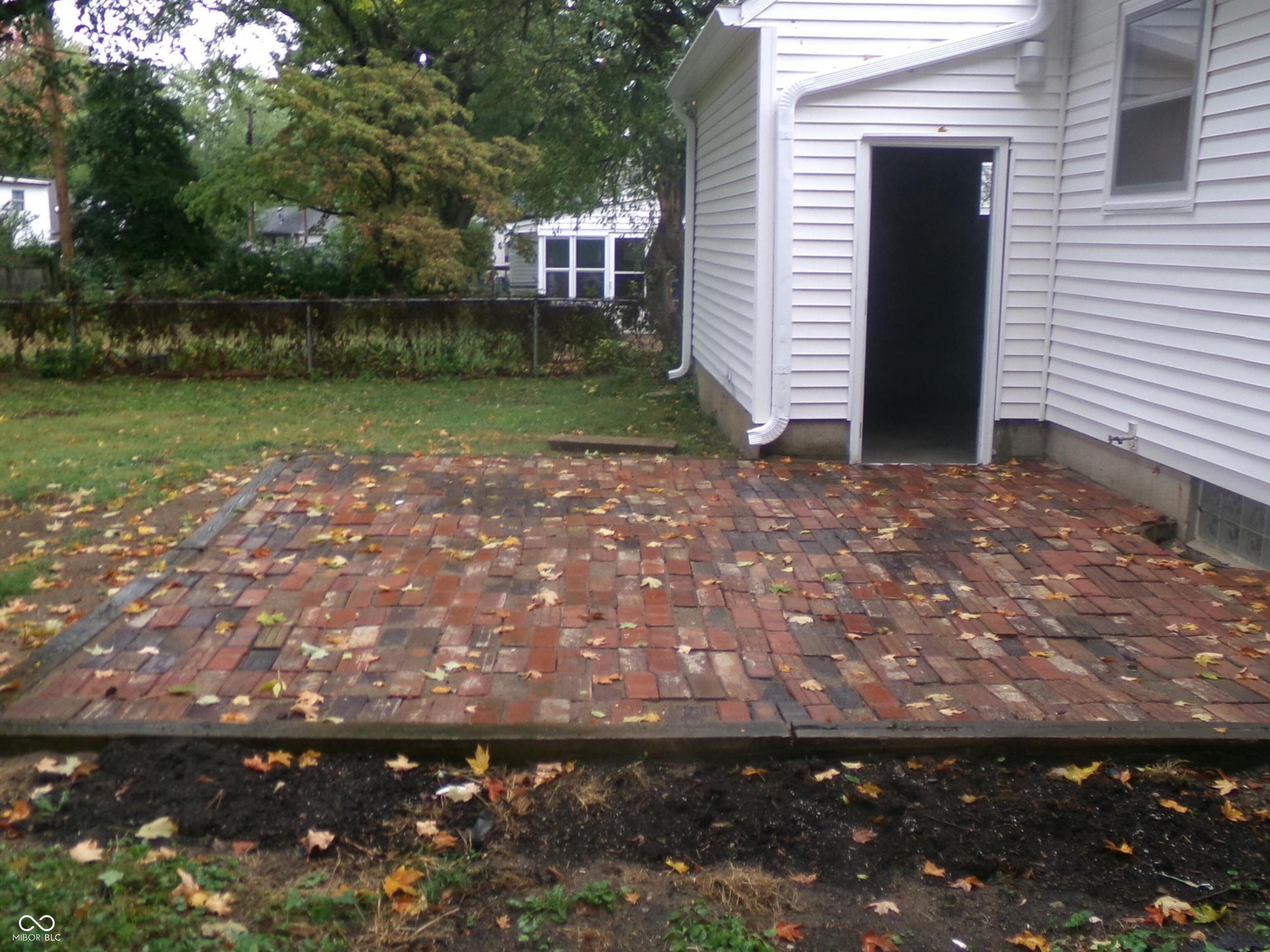 6322 Douglas Road Indianapolis, IN 46220 - Photo 4 of 28