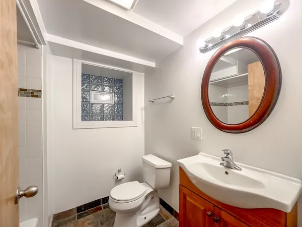 $3,175 | 2835 North Damen Avenue, Unit 1R, Chicago, IL 60618