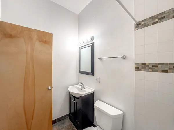$3,175 | 2835 North Damen Avenue, Unit 1R, Chicago, IL 60618