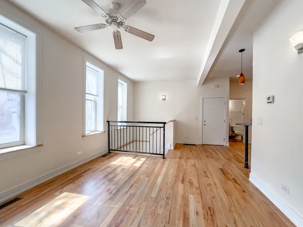 $3,175 | 2835 North Damen Avenue, Unit 1R, Chicago, IL 60618