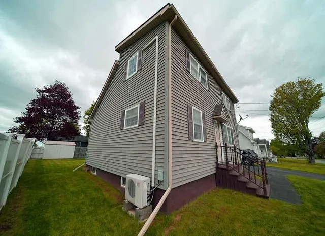 $199,500 | 11 Hogan Street, Houlton, ME 04730