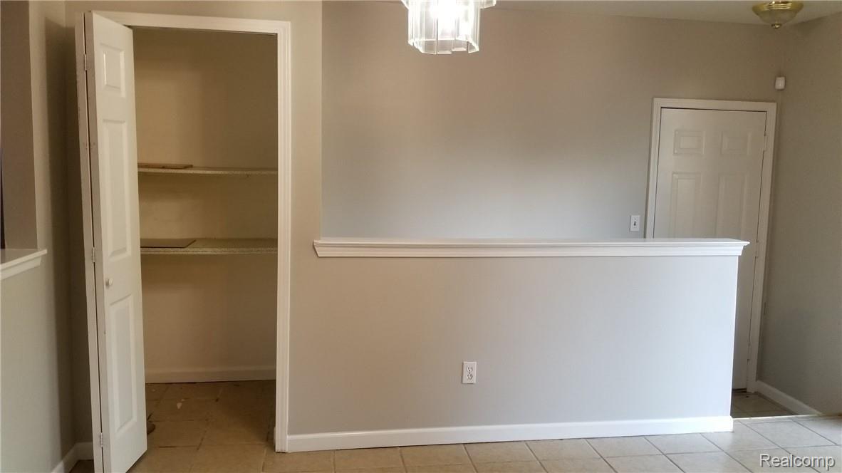 12173 Inkster Road Livonia, MI 48150 - Photo 10 of 26 20180914_162513.jpg