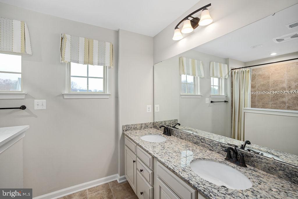 18040 Red Mulberry Road Dumfries, VA 22026 - Photo 36 of 46 2ND BATH ROOM