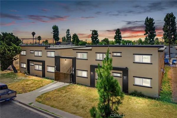 a view of a house with outdoor space